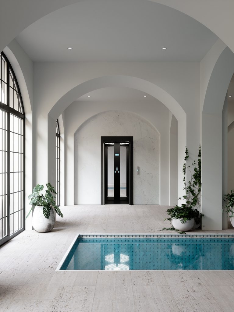 vista immersiva in ambiente con piscina coperta di un impianto home lift HLB integrato a parete con struttura scura e specchio su parete di fondo. Porta eltec elettra con vetro extra chiaro