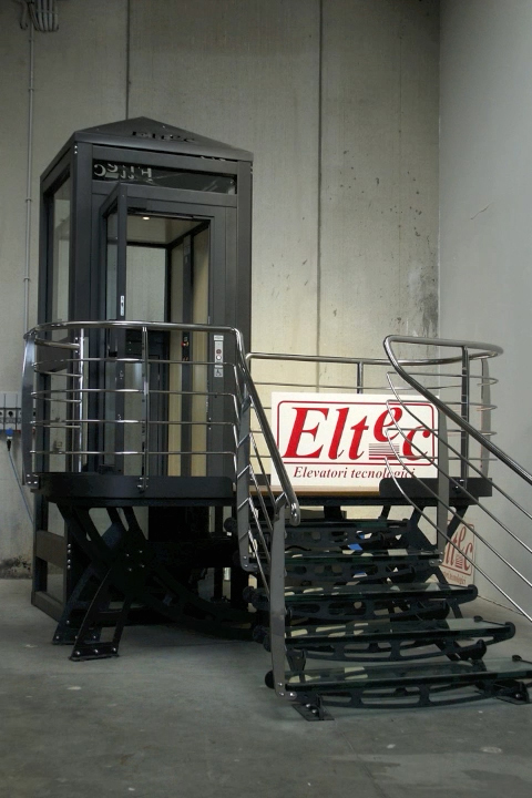 impianto Eltec Lift espositivo colore finitura nero completo di struttura