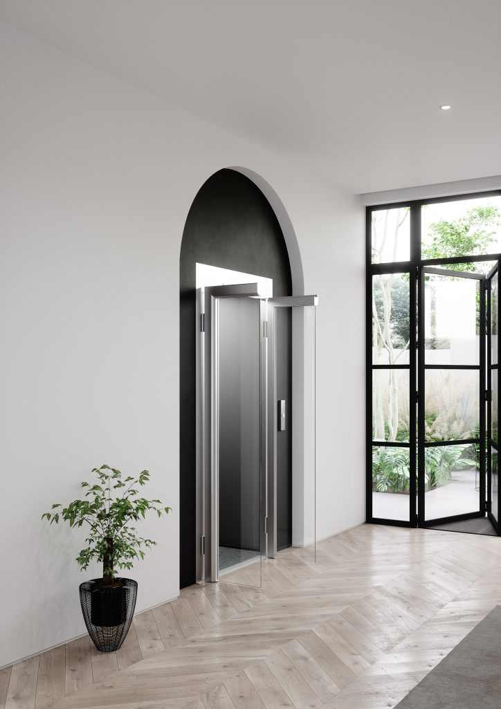 immagine della porta Elettra per home lift Eltec Lift, aperta. Finiture inox opaco e vetro extra chiaro.